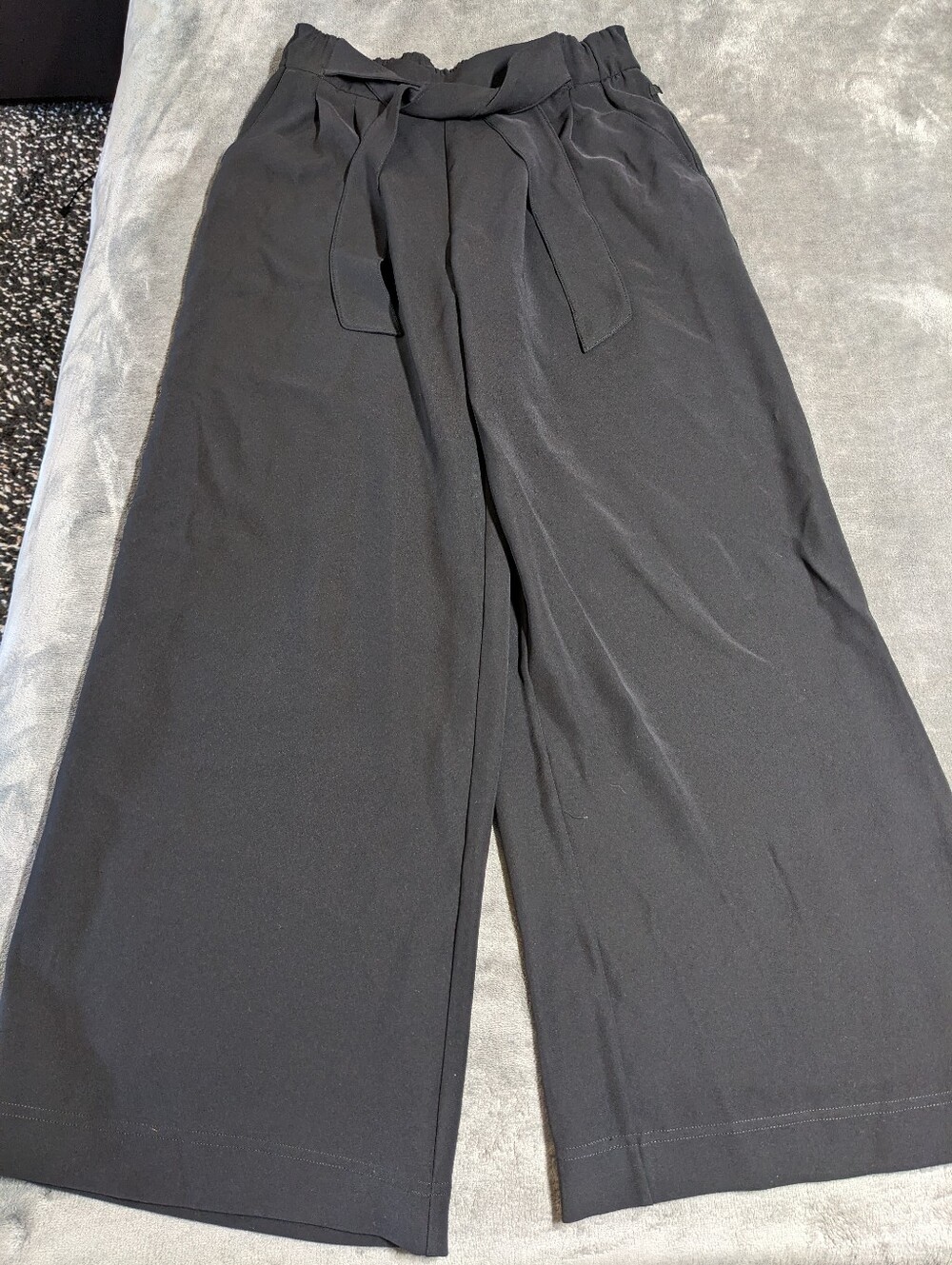 Lululemon Noir Pants - Size 8